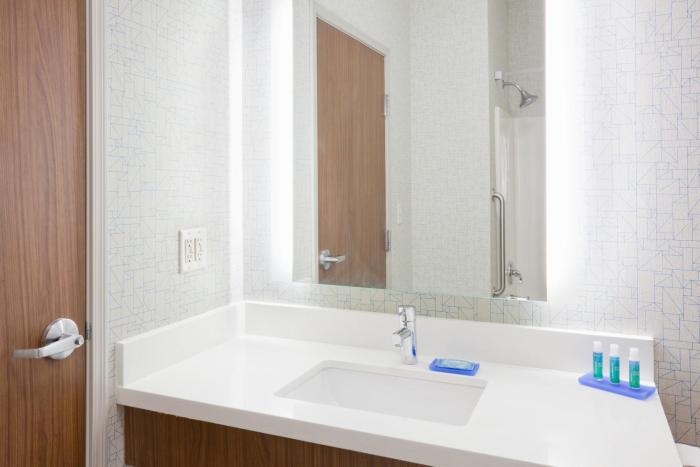 holiday inn express hotel and suites dickinson by ihg
