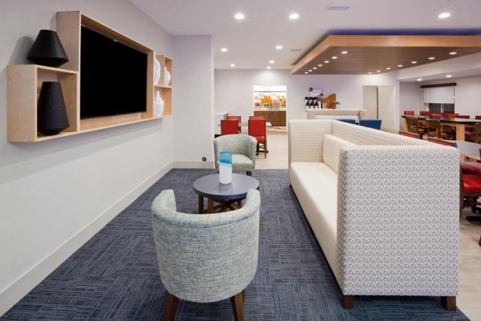 holiday inn express hotel and suites dickinson by ihg