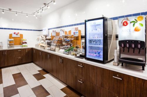 holiday inn express hotel and suites dickinson by ihg