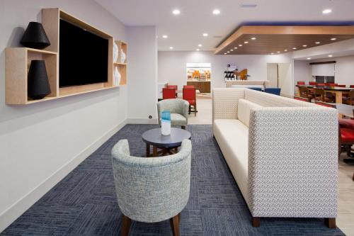 holiday inn express hotel and suites dickinson by ihg