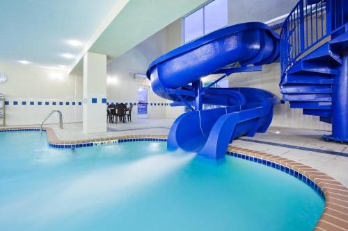 holiday inn express hotel and suites dickinson by ihg