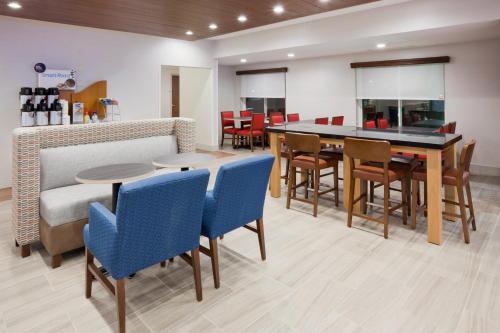 holiday inn express hotel and suites dickinson by ihg