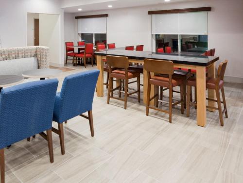 holiday inn express hotel and suites dickinson by ihg