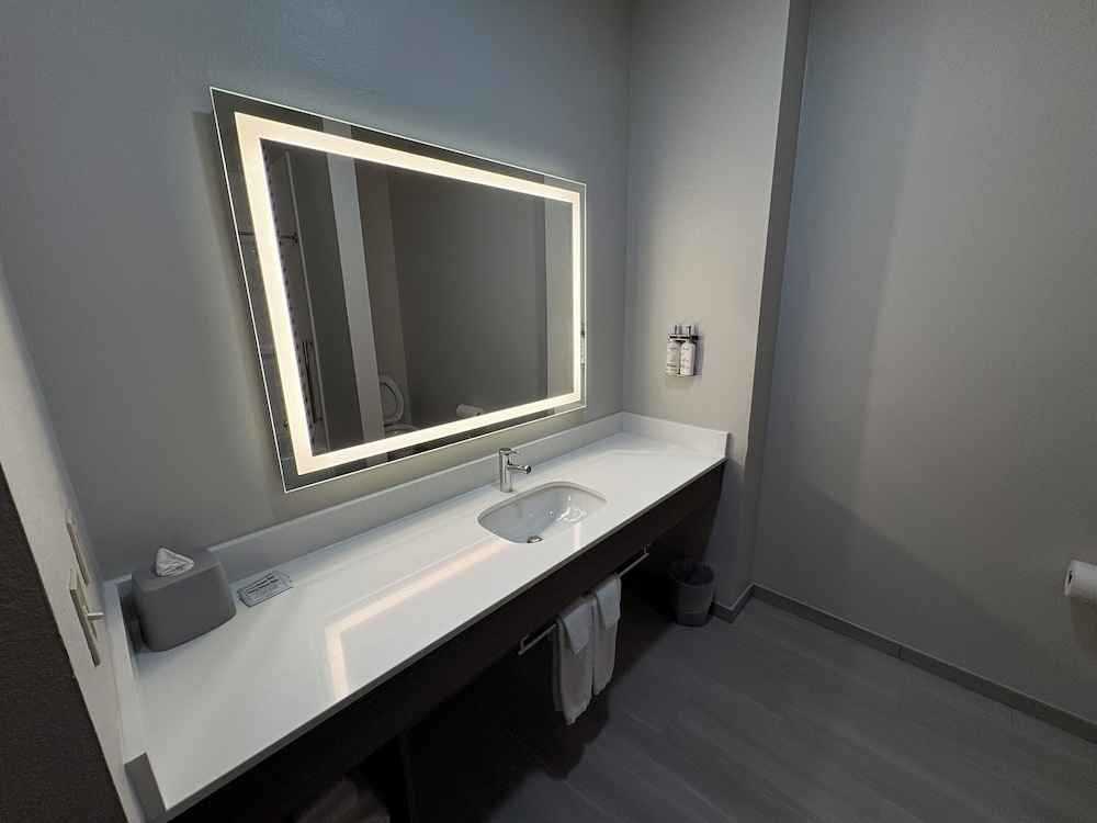 holiday inn express hotel and suites lafayette by ihg