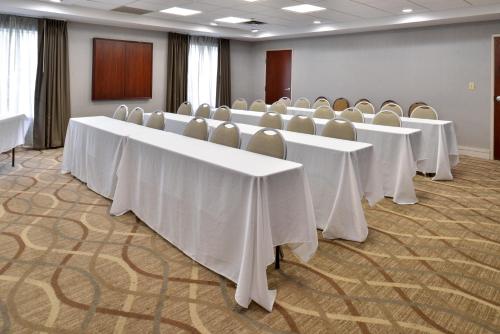 holiday inn express hotel and suites lafayette by ihg