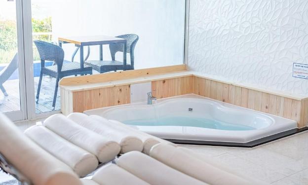 star marine pool villa