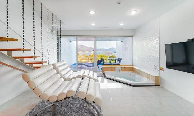 star marine pool villa