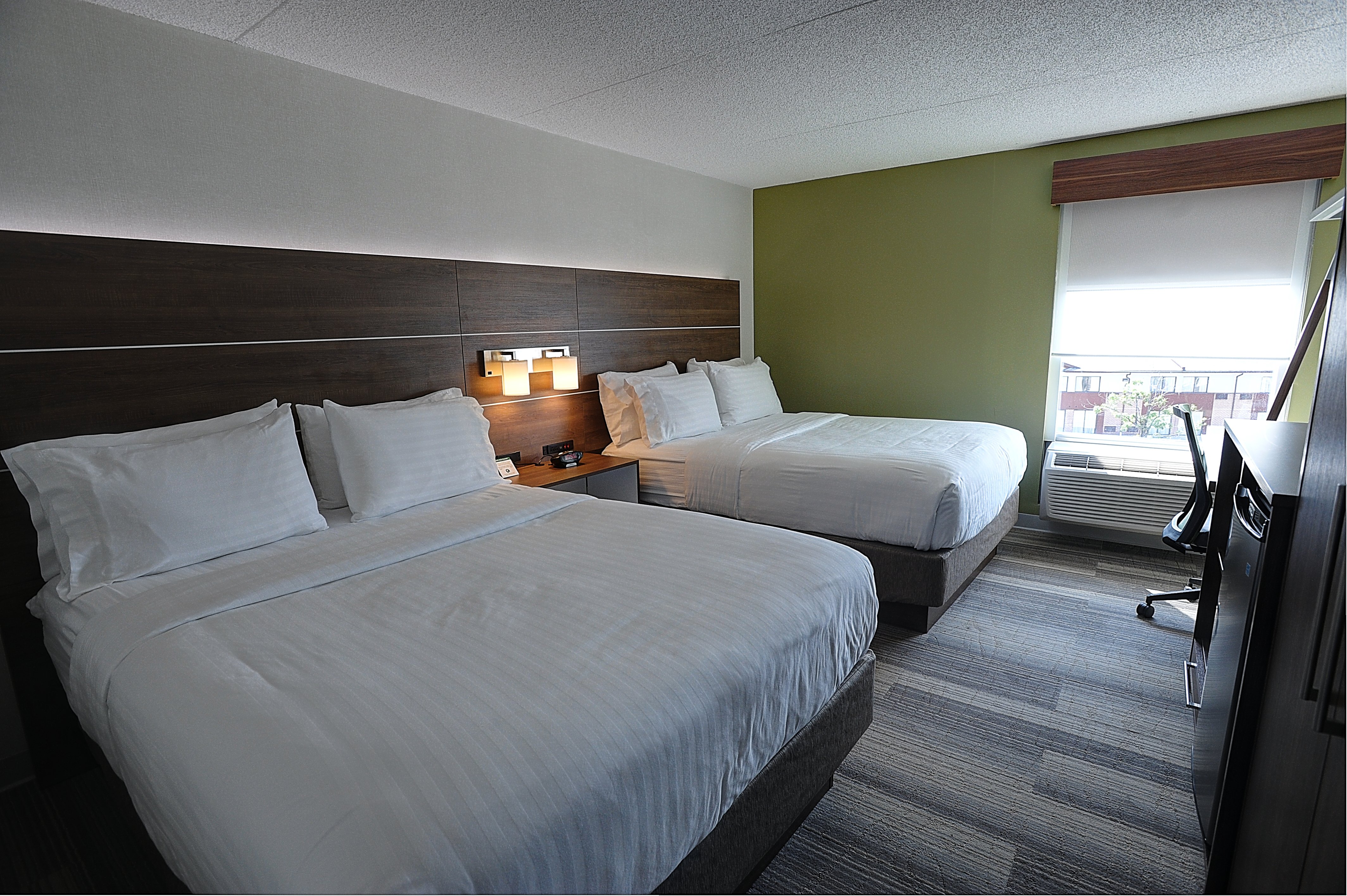holiday inn express and suites toronto airport west