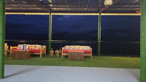 the halt narkanda rooms and rooftop cafe