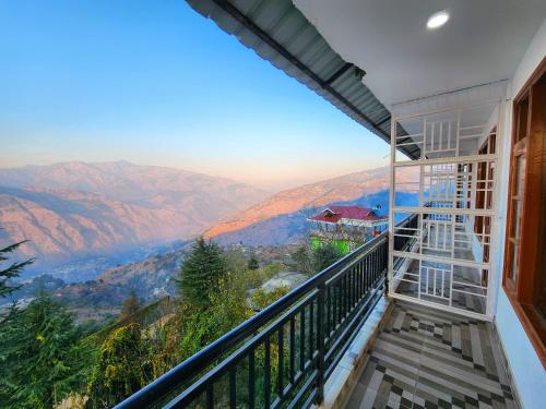 the halt narkanda rooms and rooftop cafe