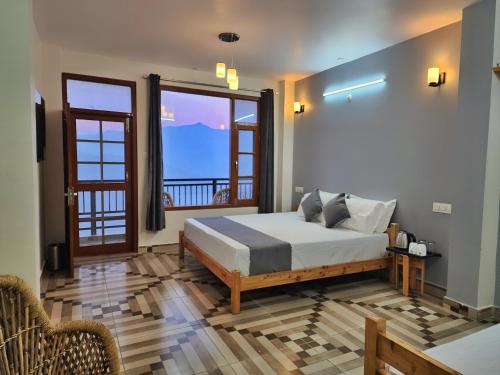 the halt narkanda rooms and rooftop cafe