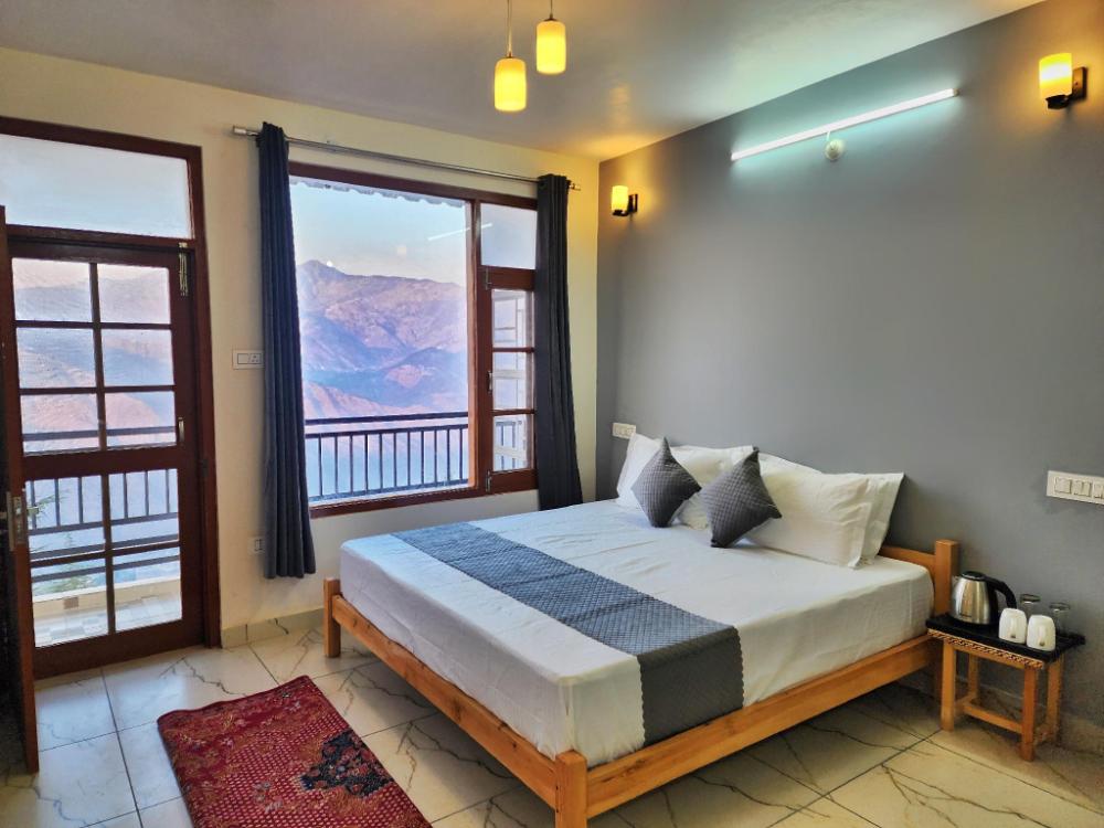 the halt narkanda rooms and rooftop cafe