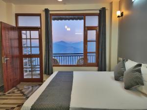 the halt narkanda rooms and rooftop cafe