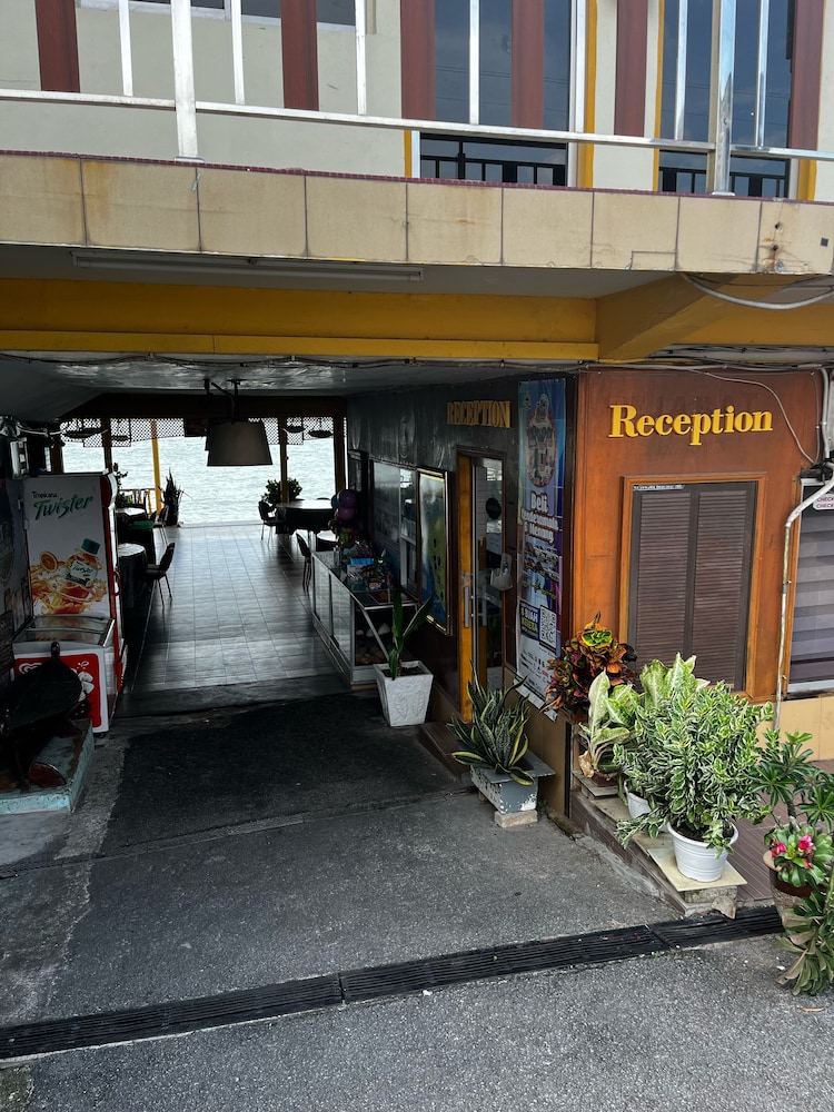 dnelayan beach resort