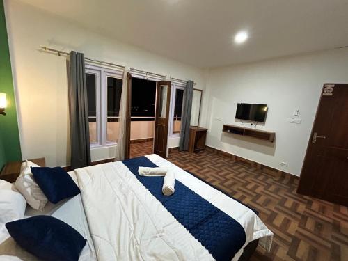 disha silver peak hotel