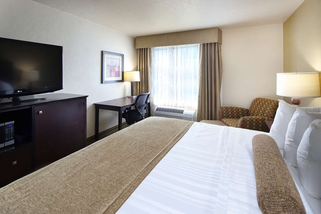wyndham tucson airport hotel and conference center