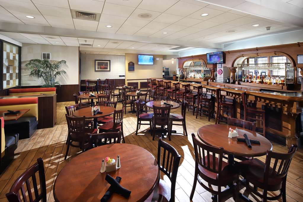 wyndham tucson airport hotel and conference center