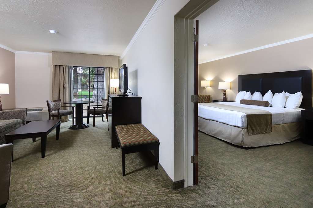 wyndham tucson airport hotel and conference center