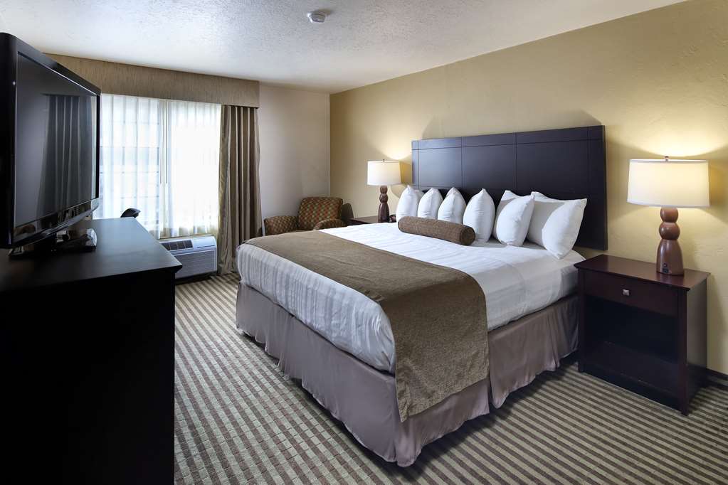wyndham tucson airport hotel and conference center