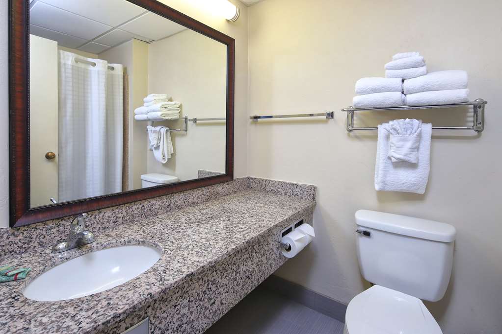 wyndham tucson airport hotel and conference center