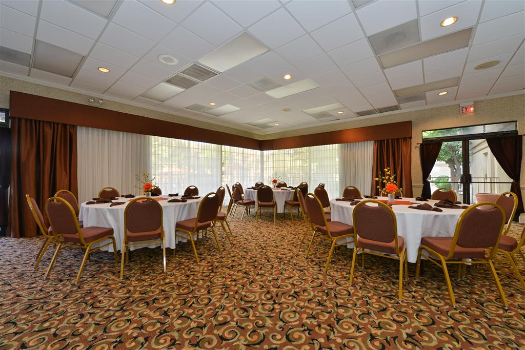 wyndham tucson airport hotel and conference center