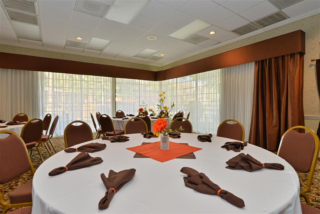 wyndham tucson airport hotel and conference center