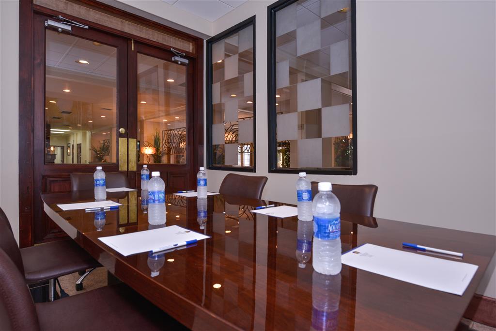 wyndham tucson airport hotel and conference center