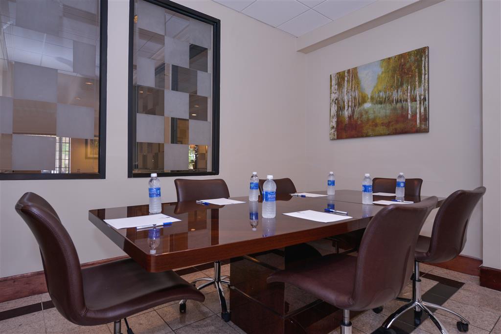 wyndham tucson airport hotel and conference center
