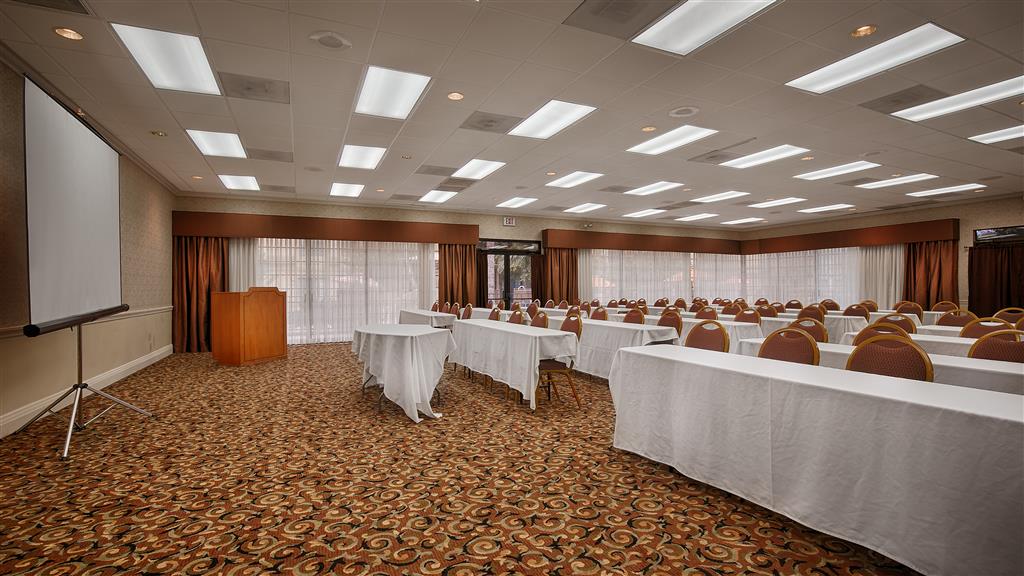 wyndham tucson airport hotel and conference center