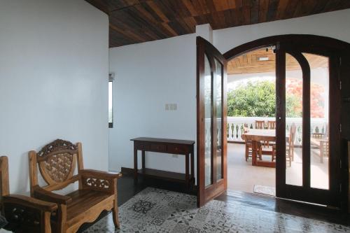 reddoorz casa rafaelle transient ilocos sur