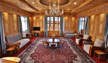 the heritage group of houseboats