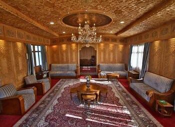 the heritage group of houseboats