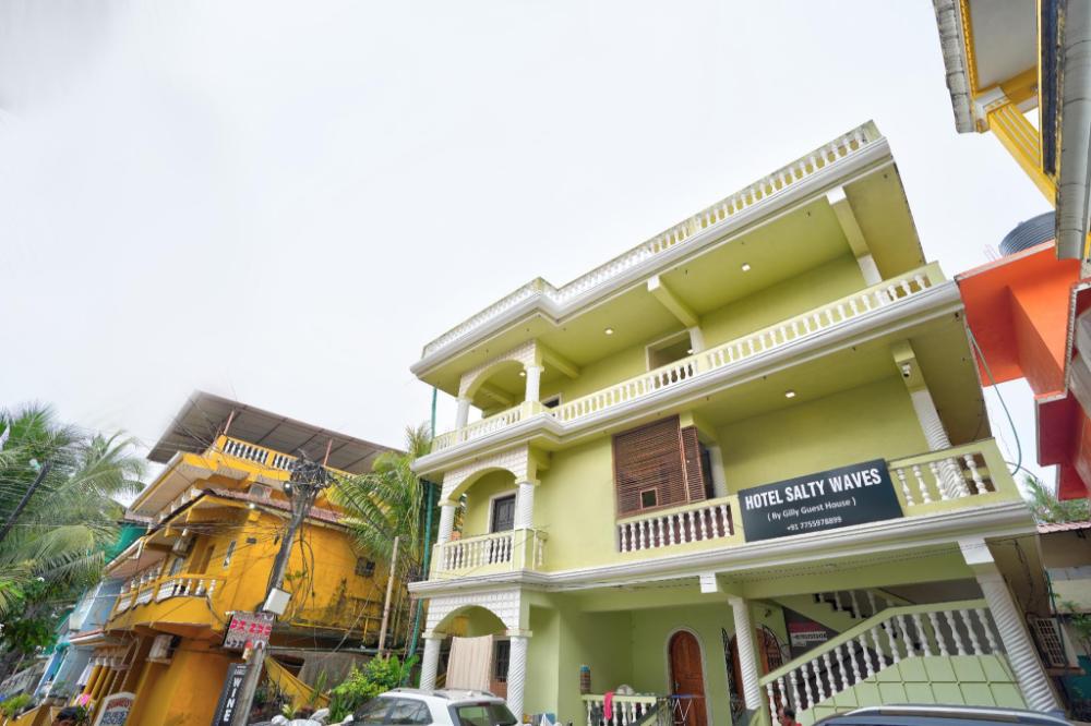 hotel salty waves baga