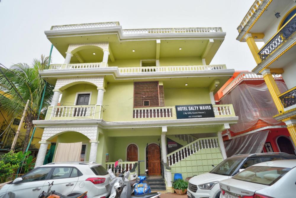 hotel salty waves baga