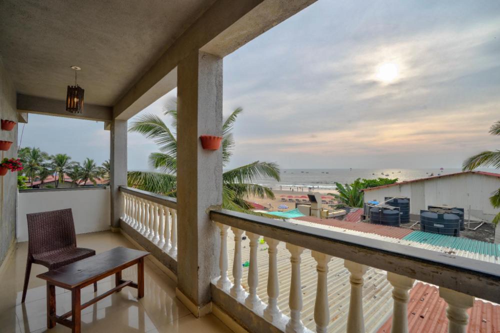 hotel salty waves baga