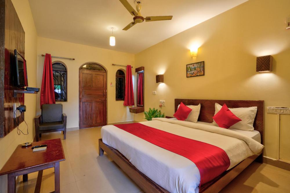 hotel salty waves baga