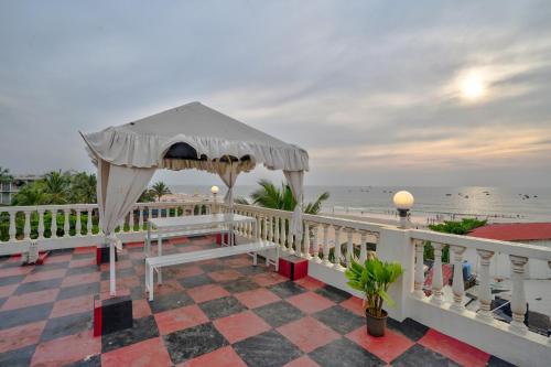 hotel salty waves baga