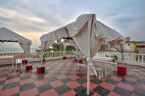 hotel salty waves baga