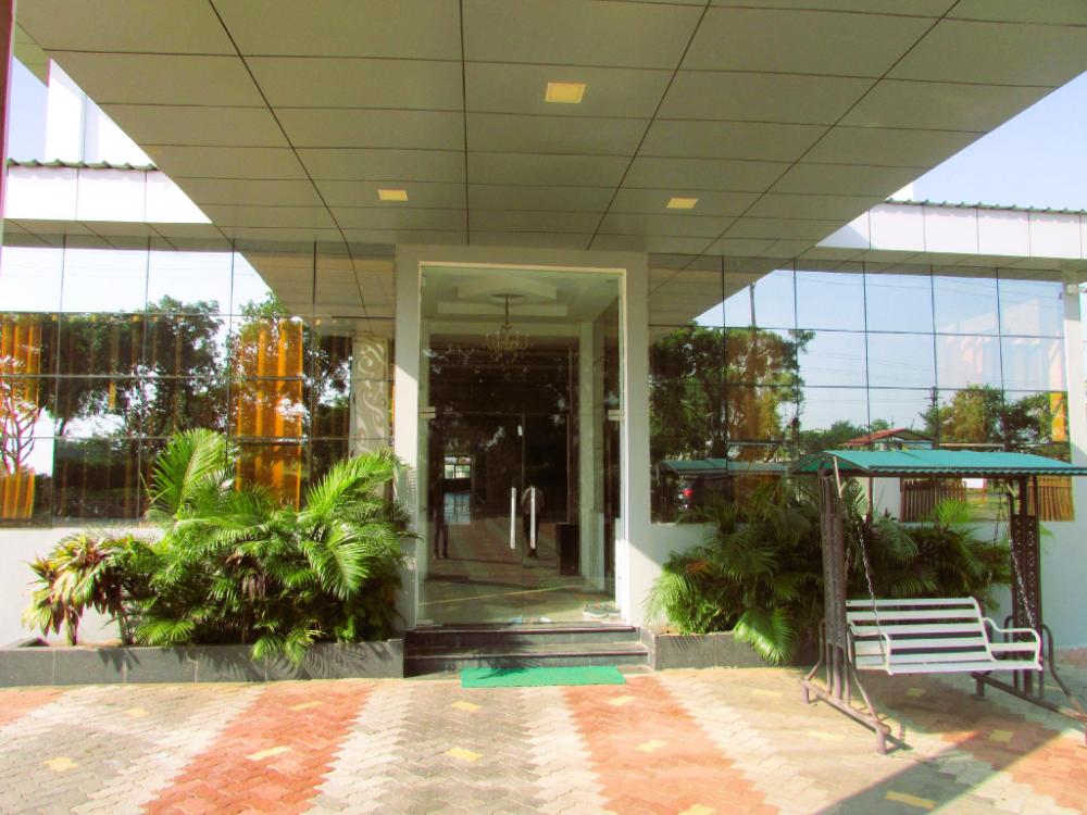 hotel celebration green