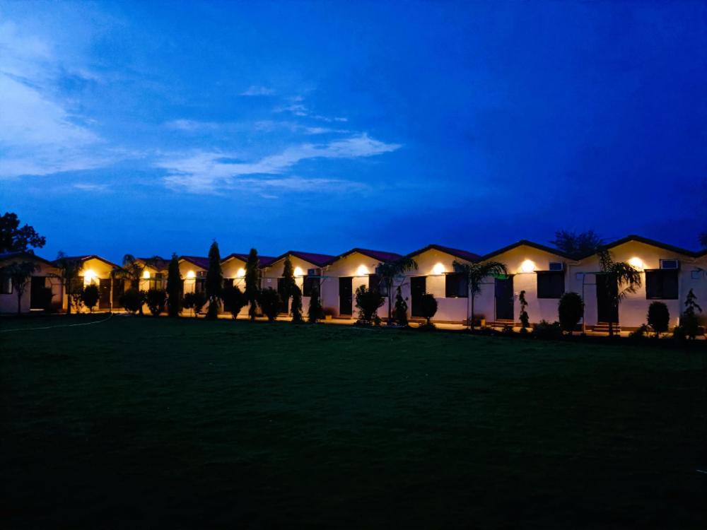 hotel celebration green