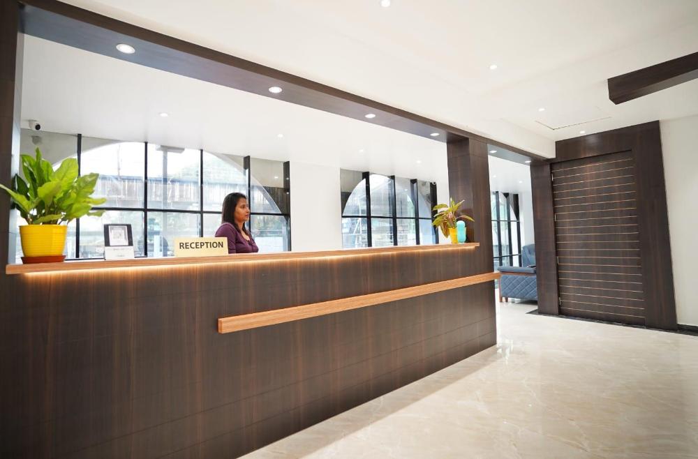 7 the business hotel