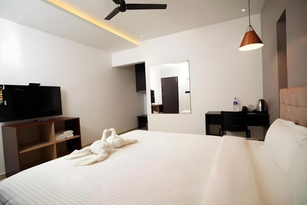 7 the business hotel