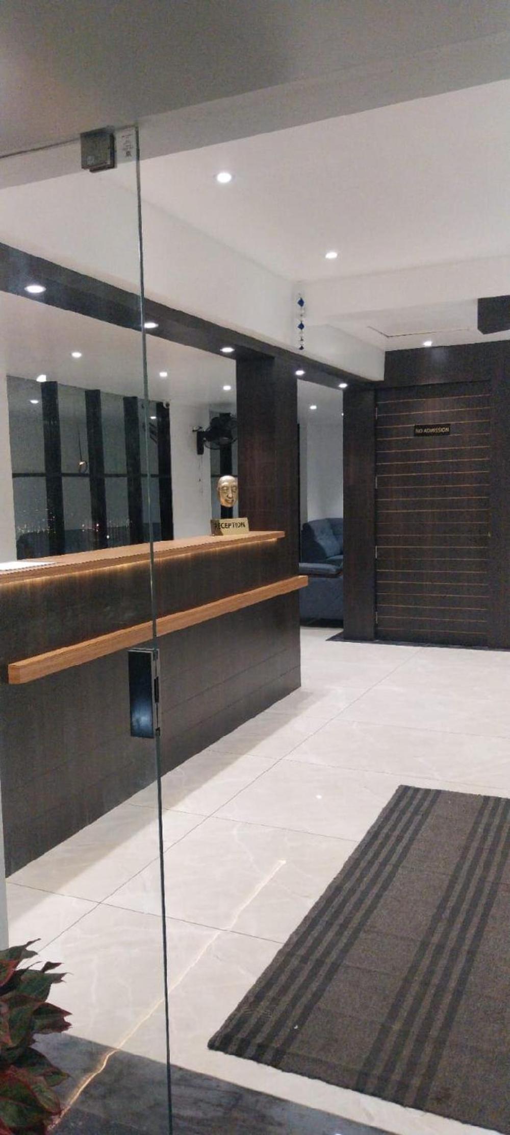 7 the business hotel