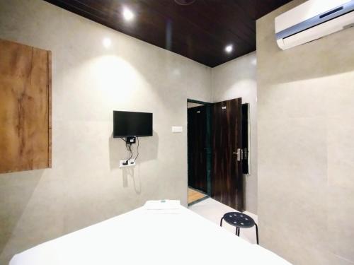 hotel eros near mumbai international airport t2