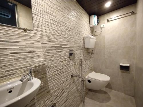 hotel eros near mumbai international airport t2
