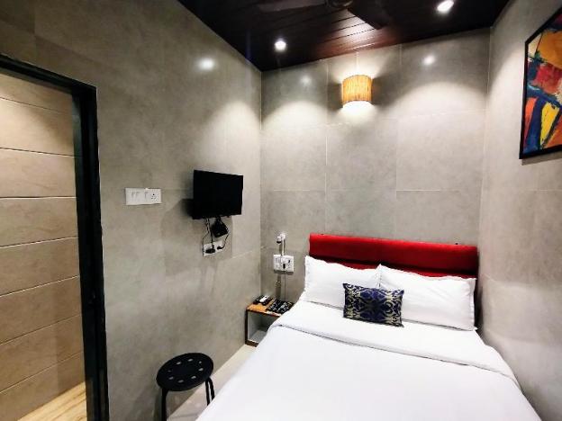 hotel eros near mumbai international airport t2