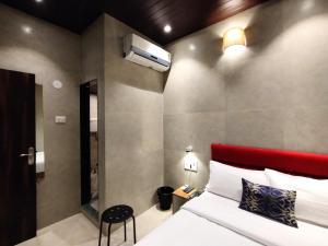 hotel eros near mumbai international airport t2