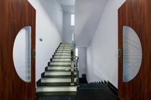 oyo flagship j p hotel and banquet
