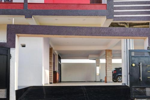 oyo flagship j p hotel and banquet