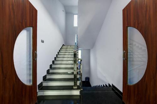 oyo flagship j p hotel and banquet